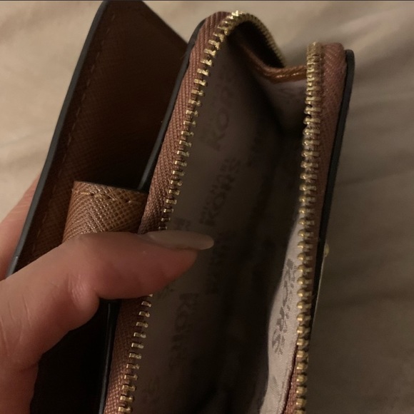 Michael Kors key holder, with zippered compartment - Picture 3 of 7